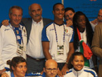 foto di gruppo con medaglia